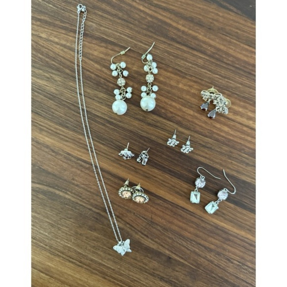 Fashion Jewelry Lot of 6 Earrings and 1 Butterfly Necklace‎